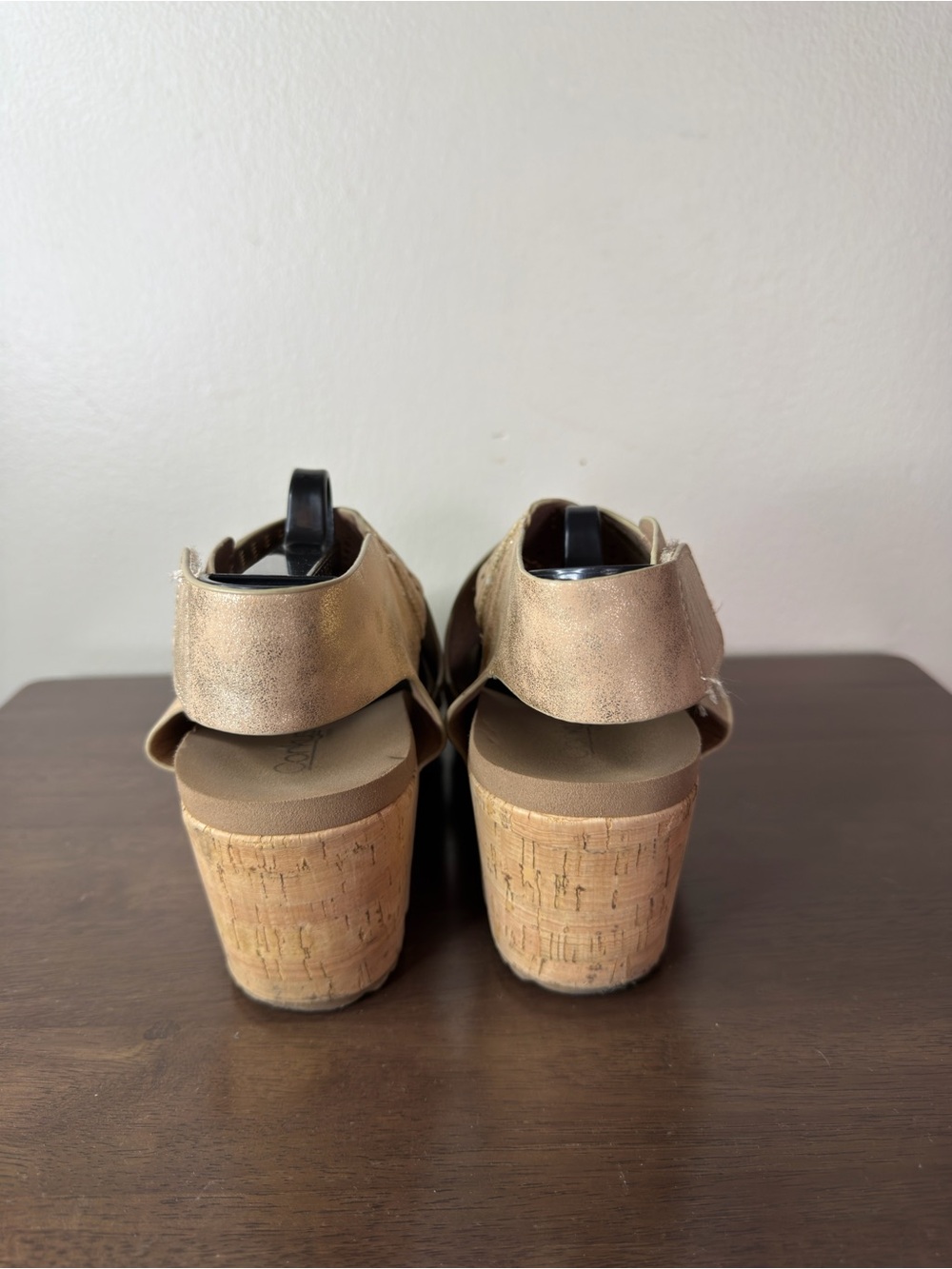 Corkys Guilty Pleasure Gold Wedge Sandals Sz 8 Womens - Picture 3 of 7